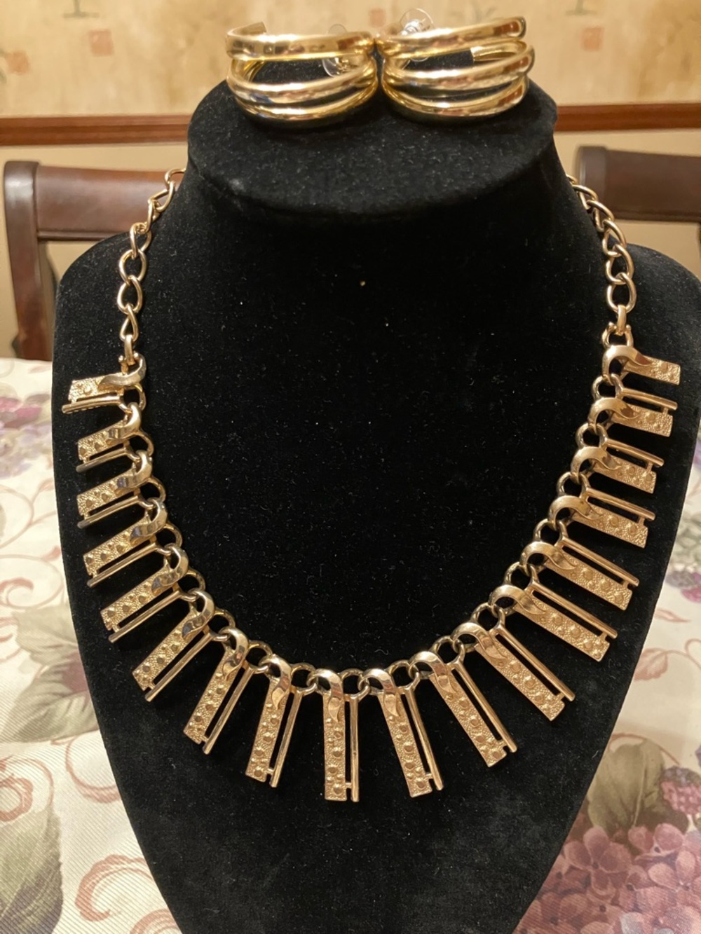 EMMONS GOLD TONE NECKLACE 14”-17”SIGNED WITH PIERCED HOOP STYLE EARRINGS
